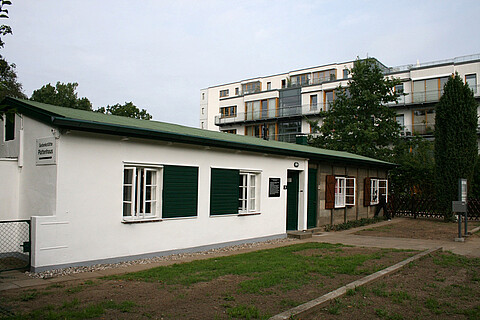 Außenansicht der Gedenkstätte Plattenhaus Poppenbüttel. Foto: KZ-Gedenkstätte Neuengamme, 2008. (ANg 2014-473)